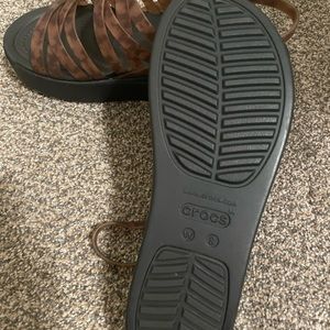 Women’s crocs Brooklyn tortoise strappy low wedge size 8
